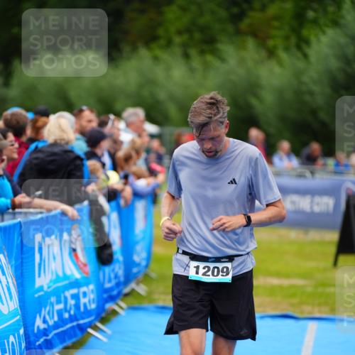 30.08.2026 - Elbe Triathlon Hamburg LAZAROV Photography http://msf.ph/oto/10060639 30.08.2026 11:41:35 Ziel 1209 meine-sportfotos.de