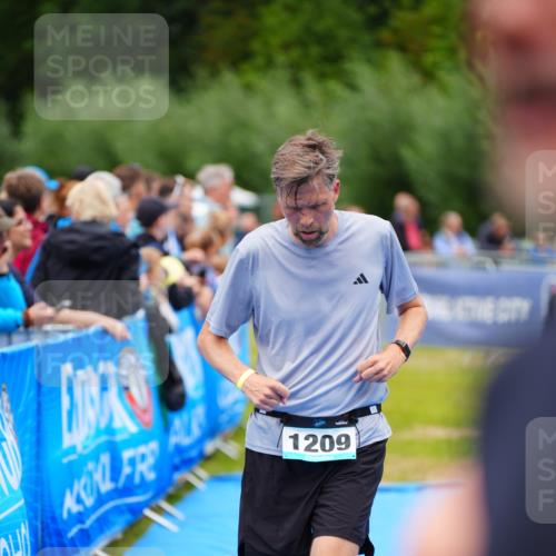 30.08.2026 - Elbe Triathlon Hamburg LAZAROV Photography http://msf.ph/oto/10060645 30.08.2026 11:41:36 Ziel 1209, 1449 meine-sportfotos.de