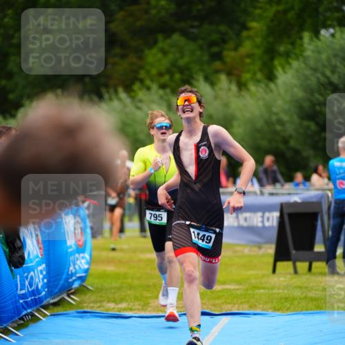 30.08.2026 - Elbe Triathlon Hamburg LAZAROV Photography http://msf.ph/oto/10060660 30.08.2026 11:41:44 Ziel 795, 1272, 1449 meine-sportfotos.de