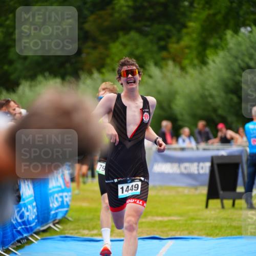 30.08.2026 - Elbe Triathlon Hamburg LAZAROV Photography http://msf.ph/oto/10060667 30.08.2026 11:41:44 Ziel 795, 1272, 1449 meine-sportfotos.de