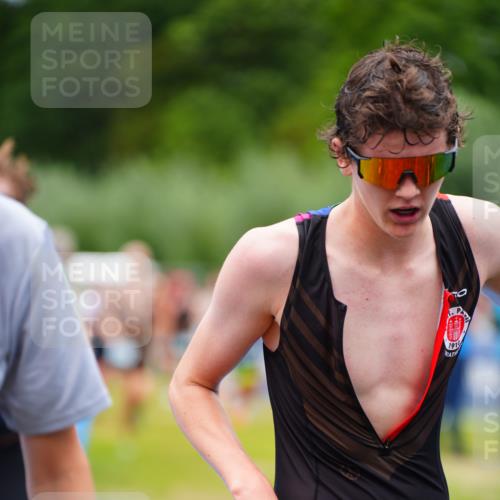 30.08.2026 - Elbe Triathlon Hamburg LAZAROV Photography http://msf.ph/oto/10060675 30.08.2026 11:41:46 Ziel 795, 1272, 1449 meine-sportfotos.de