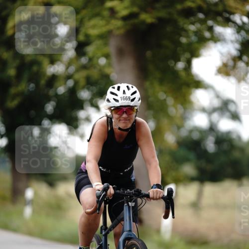 30.08.2026 - Elbe Triathlon Hamburg Michael Burmester http://msf.ph/oto/10060730 30.08.2026 11:53:31 Radfahren 1669 meine-sportfotos.de