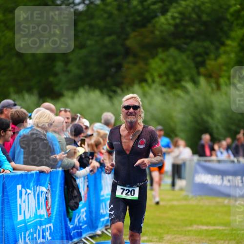 30.08.2026 - Elbe Triathlon Hamburg LAZAROV Photography http://msf.ph/oto/10060739 30.08.2026 11:42:02 Ziel 720 meine-sportfotos.de