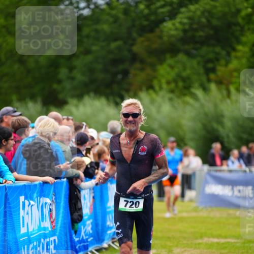 30.08.2026 - Elbe Triathlon Hamburg LAZAROV Photography http://msf.ph/oto/10060742 30.08.2026 11:42:02 Ziel 720 meine-sportfotos.de