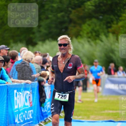 30.08.2026 - Elbe Triathlon Hamburg LAZAROV Photography http://msf.ph/oto/10060749 30.08.2026 11:42:02 Ziel 720 meine-sportfotos.de