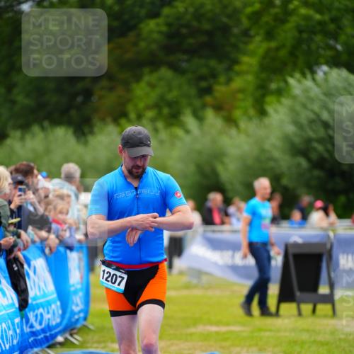 30.08.2026 - Elbe Triathlon Hamburg LAZAROV Photography http://msf.ph/oto/10060763 30.08.2026 11:42:10 Ziel 864, 1207 meine-sportfotos.de