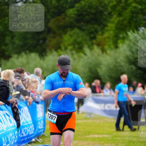 30.08.2026 - Elbe Triathlon Hamburg LAZAROV Photography http://msf.ph/oto/10060765 30.08.2026 11:42:10 Ziel 864, 1207 meine-sportfotos.de