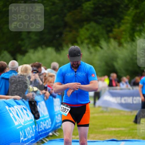 30.08.2026 - Elbe Triathlon Hamburg LAZAROV Photography http://msf.ph/oto/10060768 30.08.2026 11:42:10 Ziel 864, 1207 meine-sportfotos.de