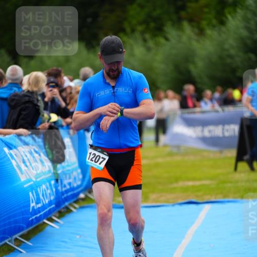 30.08.2026 - Elbe Triathlon Hamburg LAZAROV Photography http://msf.ph/oto/10060772 30.08.2026 11:42:11 Ziel 864, 1207 meine-sportfotos.de