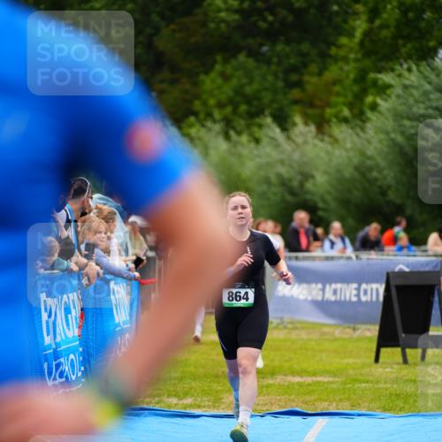 30.08.2026 - Elbe Triathlon Hamburg LAZAROV Photography http://msf.ph/oto/10060777 30.08.2026 11:42:17 Ziel 792, 817, 864 meine-sportfotos.de