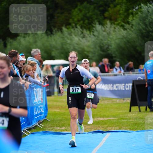 30.08.2026 - Elbe Triathlon Hamburg LAZAROV Photography http://msf.ph/oto/10060797 30.08.2026 11:42:19 Ziel 792, 817, 864 meine-sportfotos.de