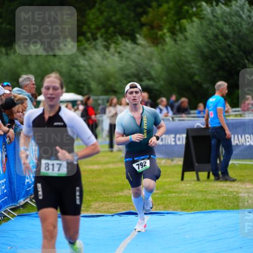 30.08.2026 - Elbe Triathlon Hamburg LAZAROV Photography http://msf.ph/oto/10060813 30.08.2026 11:42:21 Ziel 792, 817, 864 meine-sportfotos.de