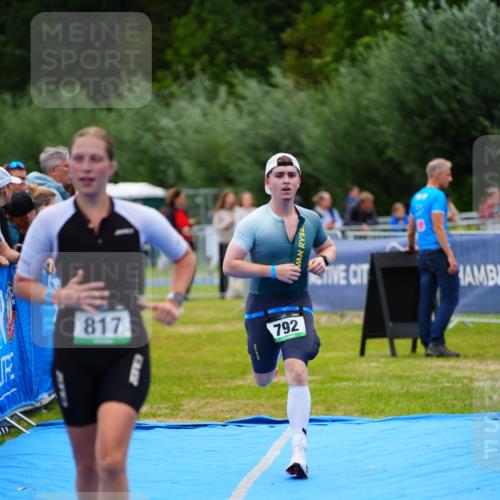 30.08.2026 - Elbe Triathlon Hamburg LAZAROV Photography http://msf.ph/oto/10060816 30.08.2026 11:42:21 Ziel 792, 817, 864 meine-sportfotos.de