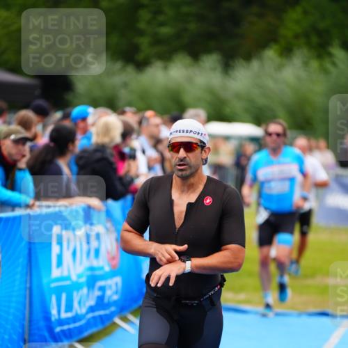 30.08.2026 - Elbe Triathlon Hamburg LAZAROV Photography http://msf.ph/oto/10060905 30.08.2026 11:42:54 Ziel 805, 1238, 1257, 1303, 1325 meine-sportfotos.de
