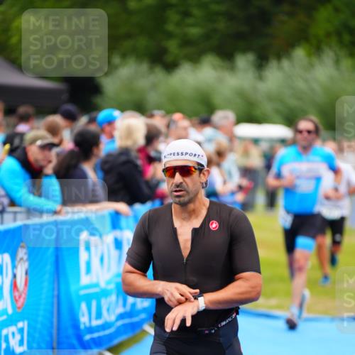 30.08.2026 - Elbe Triathlon Hamburg LAZAROV Photography http://msf.ph/oto/10060908 30.08.2026 11:42:54 Ziel 805, 1238, 1257, 1303, 1325 meine-sportfotos.de