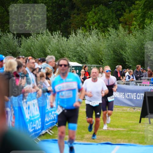 30.08.2026 - Elbe Triathlon Hamburg LAZAROV Photography http://msf.ph/oto/10060916 30.08.2026 11:42:55 Ziel 805, 1238, 1257, 1303, 1325 meine-sportfotos.de
