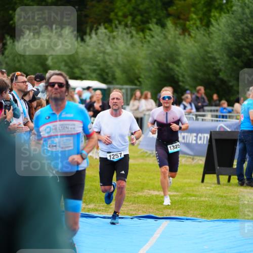 30.08.2026 - Elbe Triathlon Hamburg LAZAROV Photography http://msf.ph/oto/10060923 30.08.2026 11:42:56 Ziel 805, 1238, 1257, 1303, 1325 meine-sportfotos.de