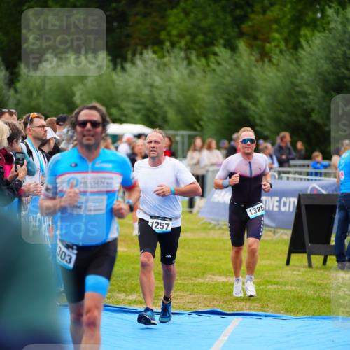 30.08.2026 - Elbe Triathlon Hamburg LAZAROV Photography http://msf.ph/oto/10060926 30.08.2026 11:42:56 Ziel 805, 1238, 1257, 1303, 1325 meine-sportfotos.de