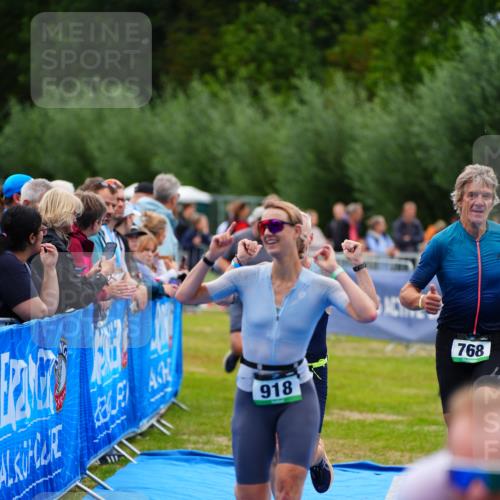 30.08.2026 - Elbe Triathlon Hamburg LAZAROV Photography http://msf.ph/oto/10060978 30.08.2026 11:43:07 Ziel 768, 918, 1107, 1316, 1324 meine-sportfotos.de