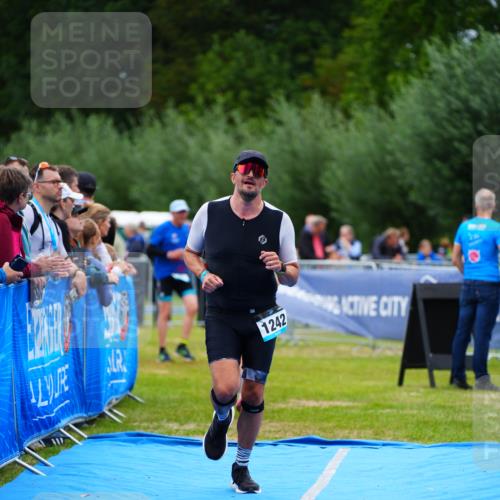 30.08.2026 - Elbe Triathlon Hamburg LAZAROV Photography http://msf.ph/oto/10061040 30.08.2026 11:43:22 Ziel 1242, 1255, 1390 meine-sportfotos.de