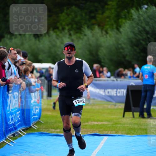 30.08.2026 - Elbe Triathlon Hamburg LAZAROV Photography http://msf.ph/oto/10061042 30.08.2026 11:43:22 Ziel 1242, 1255, 1390 meine-sportfotos.de