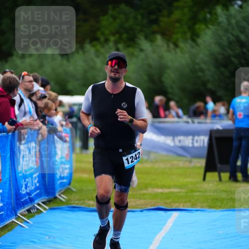 30.08.2026 - Elbe Triathlon Hamburg LAZAROV Photography http://msf.ph/oto/10061048 30.08.2026 11:43:23 Ziel 1242, 1390 meine-sportfotos.de