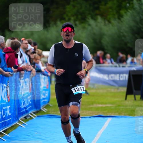 30.08.2026 - Elbe Triathlon Hamburg LAZAROV Photography http://msf.ph/oto/10061055 30.08.2026 11:43:23 Ziel 1242, 1390 meine-sportfotos.de