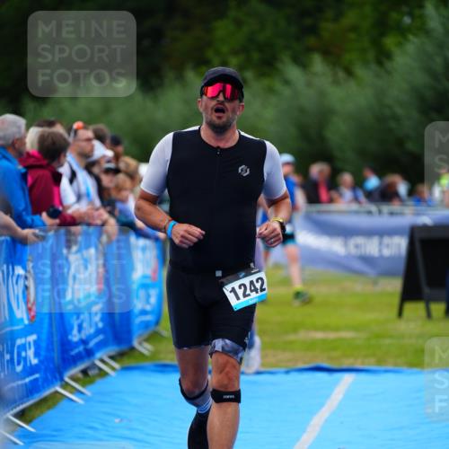 30.08.2026 - Elbe Triathlon Hamburg LAZAROV Photography http://msf.ph/oto/10061058 30.08.2026 11:43:23 Ziel 1242, 1390 meine-sportfotos.de