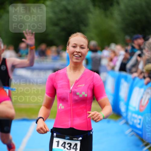 30.08.2026 - Elbe Triathlon Hamburg LAZAROV Photography http://msf.ph/oto/10061180 30.08.2026 11:43:54 Ziel 816, 847, 1345, 1353, 1434 meine-sportfotos.de