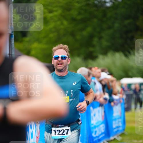 30.08.2026 - Elbe Triathlon Hamburg LAZAROV Photography http://msf.ph/oto/10061210 30.08.2026 11:44:06 Ziel 1227, 1287 meine-sportfotos.de