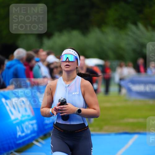 30.08.2026 - Elbe Triathlon Hamburg LAZAROV Photography http://msf.ph/oto/10061280 30.08.2026 11:44:22 Ziel 808, 875, 1239 meine-sportfotos.de