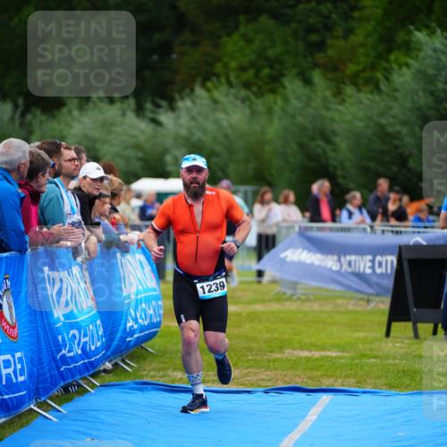 30.08.2026 - Elbe Triathlon Hamburg LAZAROV Photography http://msf.ph/oto/10061303 30.08.2026 11:44:26 Ziel 875, 1239 meine-sportfotos.de