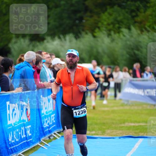 30.08.2026 - Elbe Triathlon Hamburg LAZAROV Photography http://msf.ph/oto/10061314 30.08.2026 11:44:27 Ziel 875, 1154, 1239 meine-sportfotos.de