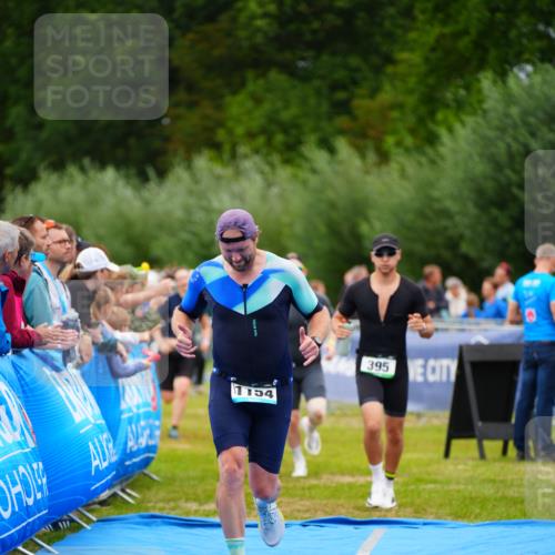 30.08.2026 - Elbe Triathlon Hamburg LAZAROV Photography http://msf.ph/oto/10061350 30.08.2026 11:44:34 Ziel 395, 862, 1154, 1161, 1384 meine-sportfotos.de
