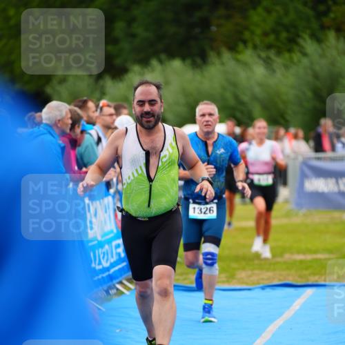 30.08.2026 - Elbe Triathlon Hamburg LAZAROV Photography http://msf.ph/oto/10061425 30.08.2026 11:44:47 Ziel 553, 810, 1258, 1326 meine-sportfotos.de