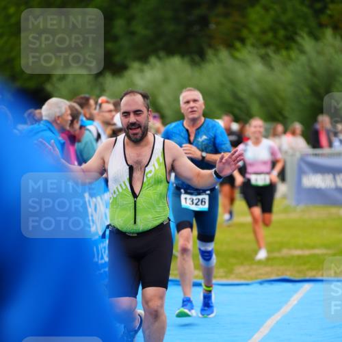 30.08.2026 - Elbe Triathlon Hamburg LAZAROV Photography http://msf.ph/oto/10061429 30.08.2026 11:44:47 Ziel 553, 810, 1258, 1326 meine-sportfotos.de