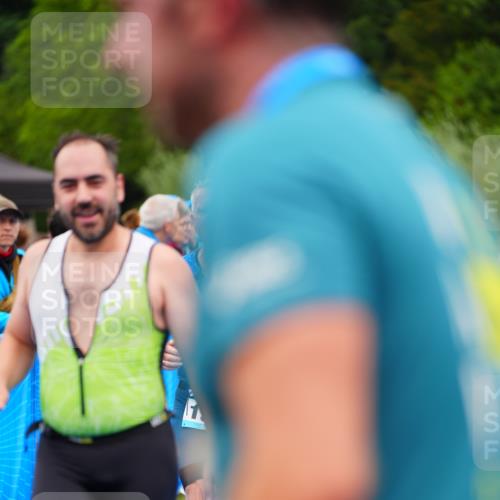 30.08.2026 - Elbe Triathlon Hamburg LAZAROV Photography http://msf.ph/oto/10061450 30.08.2026 11:44:49 Ziel 810, 1082, 1258, 1326 meine-sportfotos.de