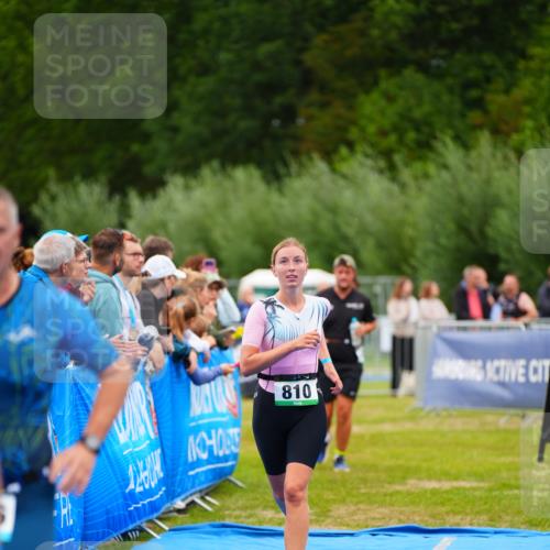 30.08.2026 - Elbe Triathlon Hamburg LAZAROV Photography http://msf.ph/oto/10061454 30.08.2026 11:44:50 Ziel 810, 1082, 1258, 1326 meine-sportfotos.de