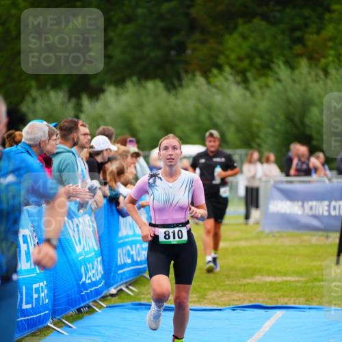 30.08.2026 - Elbe Triathlon Hamburg LAZAROV Photography http://msf.ph/oto/10061458 30.08.2026 11:44:50 Ziel 810, 1082, 1258, 1326 meine-sportfotos.de
