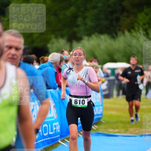 30.08.2026 - Elbe Triathlon Hamburg LAZAROV Photography http://msf.ph/oto/10061469 30.08.2026 11:44:51 Ziel 810, 1082, 1258, 1326 meine-sportfotos.de