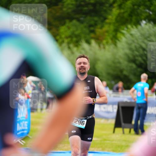 30.08.2026 - Elbe Triathlon Hamburg LAZAROV Photography http://msf.ph/oto/10061505 30.08.2026 11:45:01 Ziel 1296 meine-sportfotos.de