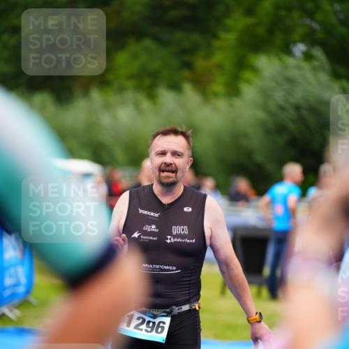 30.08.2026 - Elbe Triathlon Hamburg LAZAROV Photography http://msf.ph/oto/10061513 30.08.2026 11:45:02 Ziel 1296 meine-sportfotos.de