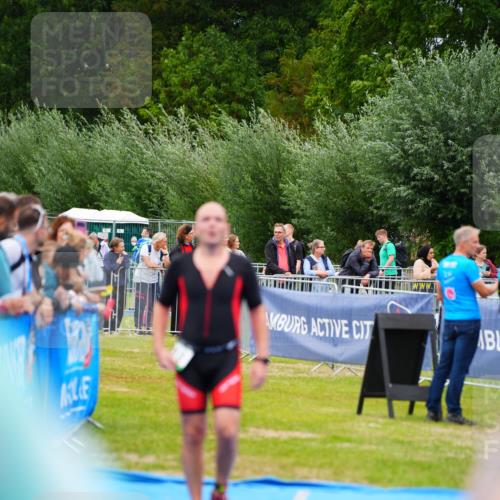 30.08.2026 - Elbe Triathlon Hamburg LAZAROV Photography http://msf.ph/oto/10061535 30.08.2026 11:45:07 Ziel 710 meine-sportfotos.de