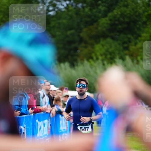 30.08.2026 - Elbe Triathlon Hamburg LAZAROV Photography http://msf.ph/oto/10061613 30.08.2026 11:45:21 Ziel 547, 969, 1265 meine-sportfotos.de