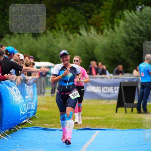30.08.2026 - Elbe Triathlon Hamburg LAZAROV Photography http://msf.ph/oto/10061643 30.08.2026 11:45:28 Ziel 868, 969 meine-sportfotos.de