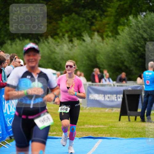 30.08.2026 - Elbe Triathlon Hamburg LAZAROV Photography http://msf.ph/oto/10061668 30.08.2026 11:45:30 Ziel 868, 969 meine-sportfotos.de