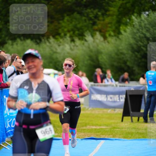 30.08.2026 - Elbe Triathlon Hamburg LAZAROV Photography http://msf.ph/oto/10061671 30.08.2026 11:45:30 Ziel 868, 969 meine-sportfotos.de