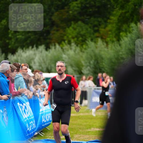 30.08.2026 - Elbe Triathlon Hamburg LAZAROV Photography http://msf.ph/oto/10061718 30.08.2026 11:45:47 Ziel 713, 1248, 1299 meine-sportfotos.de
