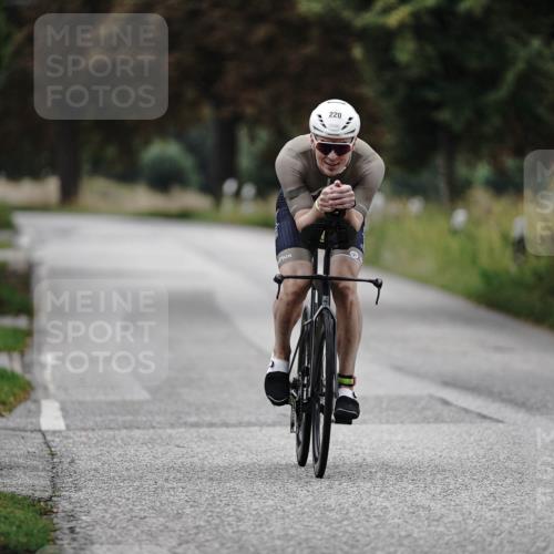 30.08.2026 - Elbe Triathlon Hamburg Michael Burmester http://msf.ph/oto/10061719 30.08.2026 08:50:11 Radfahren 205, 220 meine-sportfotos.de