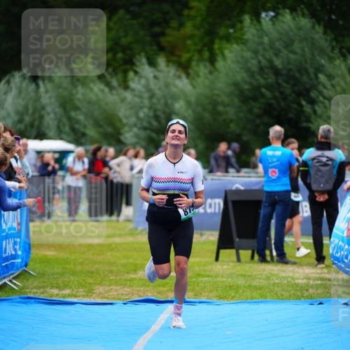 30.08.2026 - Elbe Triathlon Hamburg LAZAROV Photography http://msf.ph/oto/10061784 30.08.2026 11:46:10 Ziel 873 meine-sportfotos.de